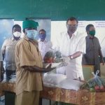 Mr. Karti Chidambaram while distributing essential items to Manamadurai Town Panchayat officials and sanitary workers of Manamadurai village today. 