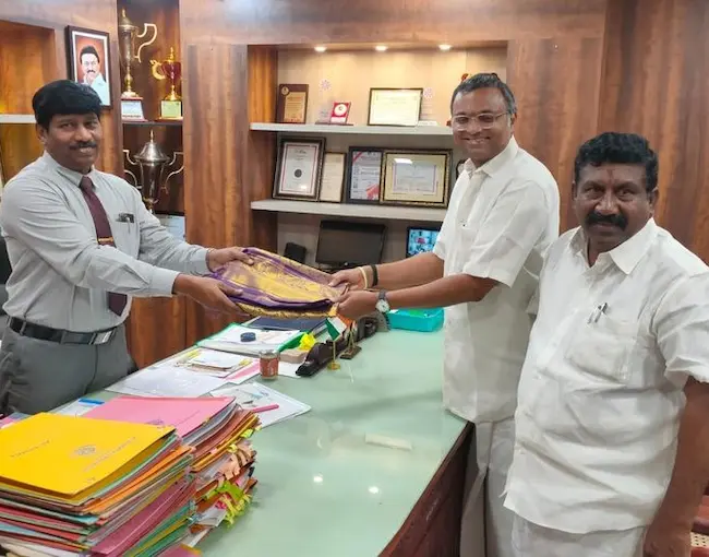 Mr Karti P Chidambaram, MP, Sivagangai, along with Karaikudi MLA, Thiru S Mangudi met with the newly appointed Vice Chancellor of Alagappa University Thiru G Ravi at Karaikudi on 06.09.2022